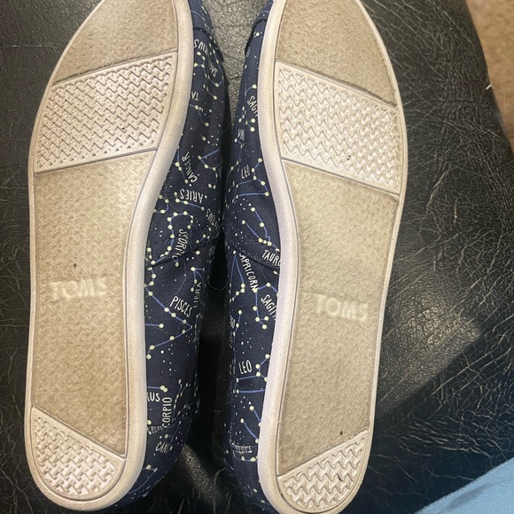 Size 8 - Toms - Zodiac Sign/constellation print - worn less than 5x - Picture 2 of 2